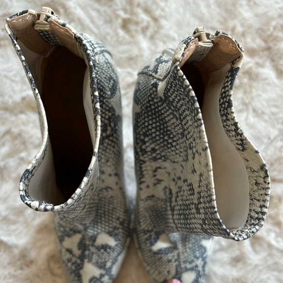Snake skin pointed toe booties, size 6 🐍 - Picture 6 of 11